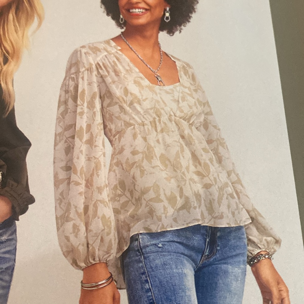 NEW Sheer Floral Blouse with Cami Never Worn no animal or smoke home